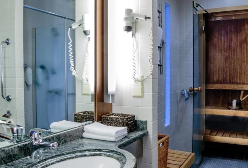 Santas Hotel Santa Claus Rovaniemi Badezimmer Sauna